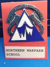 US Army Northern Warfare School crest beret badge DUI DI