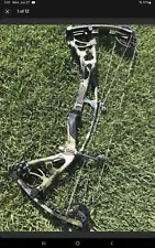 Hoyt Carbon RX3 Turbo, 60-70lbs, 26-28”.